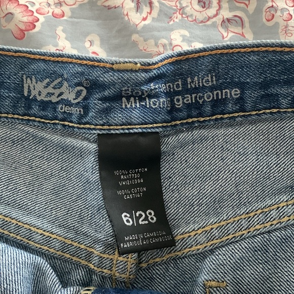Mossimo Boyfriend Midi Denim Shorts Size 6/28 - Picture 3 of 3